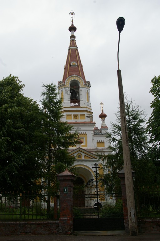 Лиепая. Церковь Троицы Живоначальной. общий вид в ландшафте