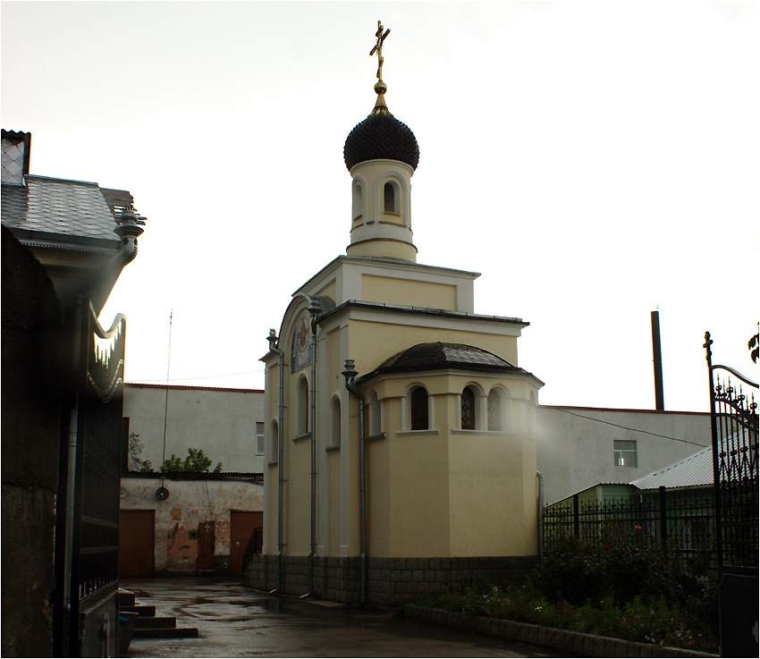 Церковь Спаса Нерукотворного образа, Бахчисарай (Бахчисарайский район, Республика Крым). фасады, Вид с Востока. Часовня находится на территории церкви.