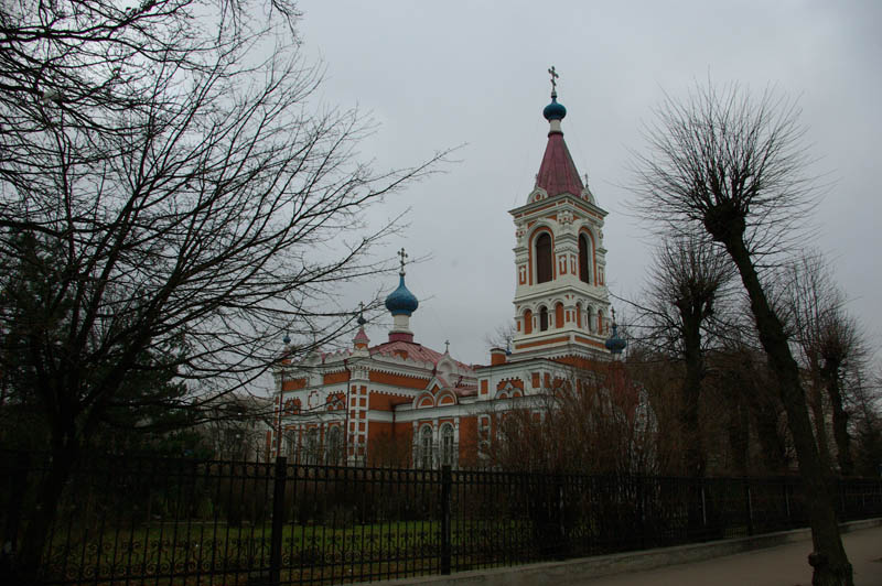 Лиепая. Церковь Алексия, митрополита Московского. общий вид в ландшафте