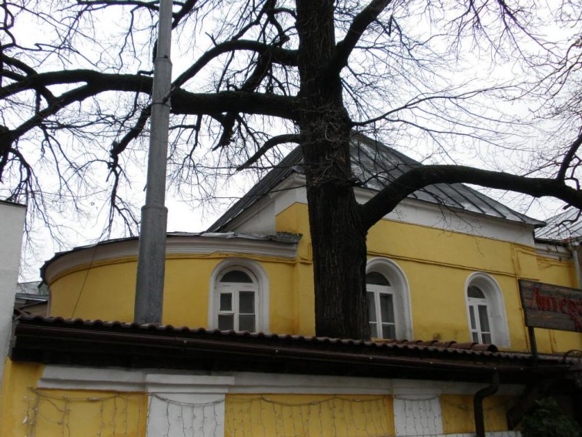 Домовая церковь Филиппа, митрополита Московского при доме графини Соллогуб, Пресненский (Центральный административный округ (ЦАО), г. Москва). архитектурные детали, Апсида  и  остаток  купола  Филипповского  храма