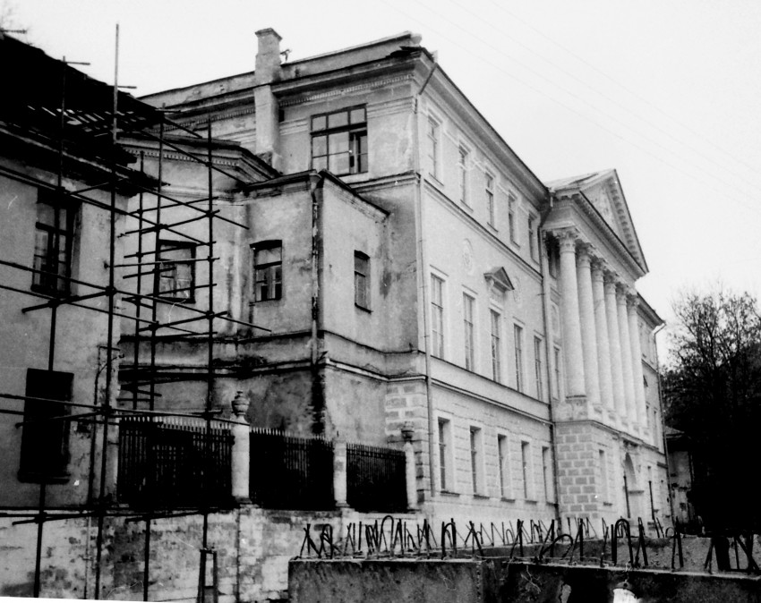 Домовая церковь Константина и Елены при бывшем Константиновском межевом институте, Басманный (Центральный административный округ (ЦАО), г. Москва). фасады