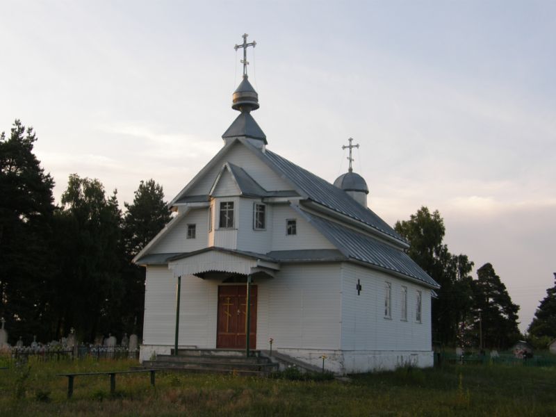 Минойты. Церковь Елисея Лавришевского. общий вид в ландшафте