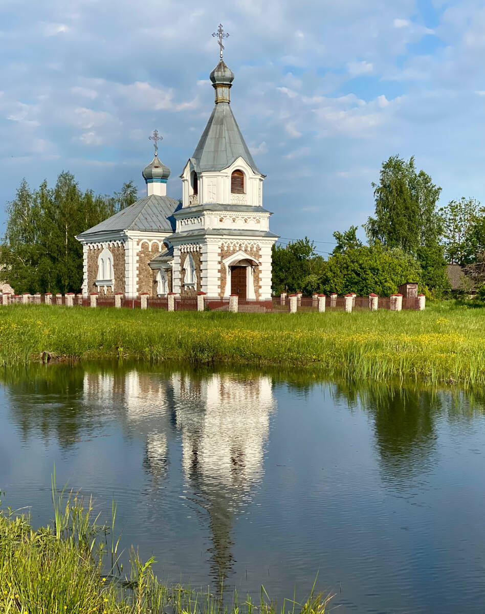 Церковь Успения Пресвятой Богородицы, Радивонишки (Лидский район, Беларусь, Гродненская область). художественные фотографии, Вид через пруд