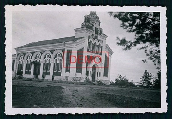 Победа. Церковь Успения Пресвятой Богородицы. архивная фотография, Главки уже сброшены. Фото 1942 г. с аукциона e-bay.de