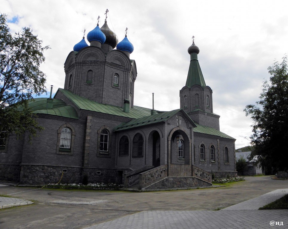 Кафедральный собор Николая Чудотворца, Мурманск (Мурманск, город, Мурманская область). фасады, Кафедральный собор Николая Чудотворца. Ул. Зелёная, Мурманск