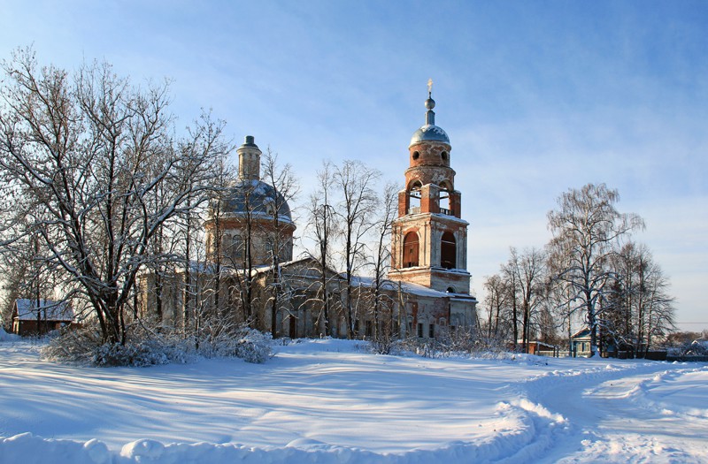 Раменки. Церковь Рождества Пресвятой Богородицы. общий вид в ландшафте