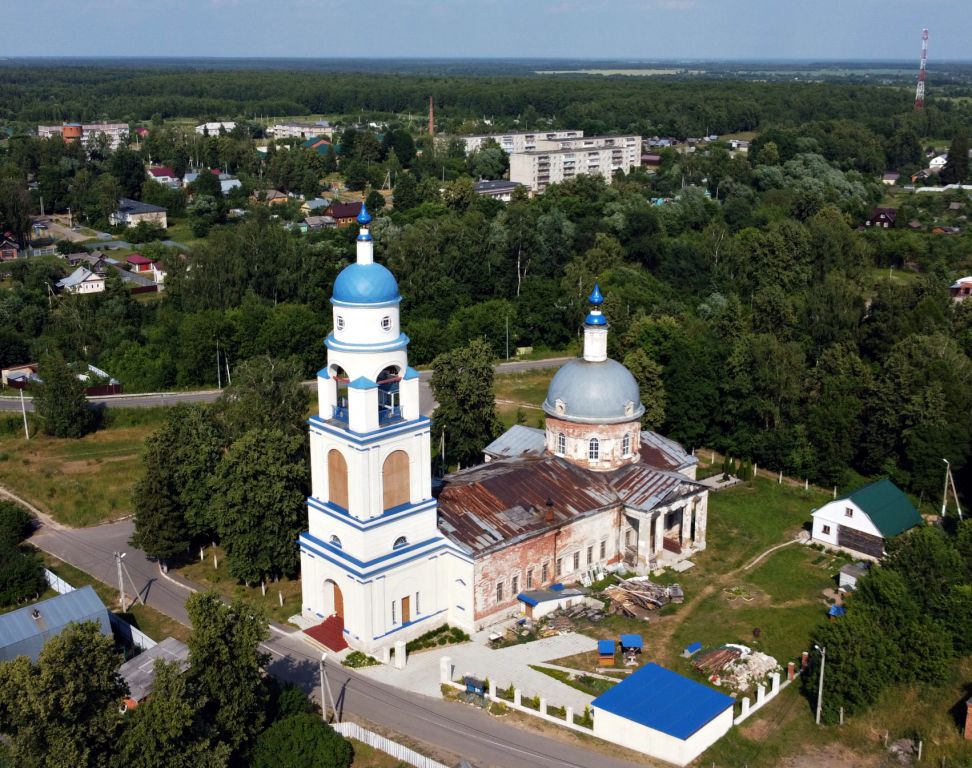 Раменки. Церковь Рождества Пресвятой Богородицы. общий вид в ландшафте