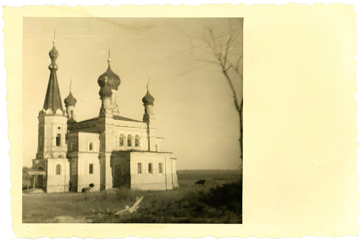 Церковь Богоявления Господня, Обозновка (Кременчугский район, Украина, Полтавская область). архивная фотография, Редкий ракурс с юго-западной стороны. Фото 1941 г. с аукциона e-bay.de