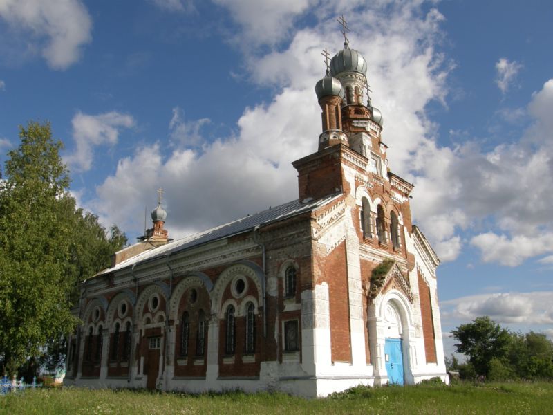 Победа. Церковь Успения Пресвятой Богородицы. общий вид в ландшафте