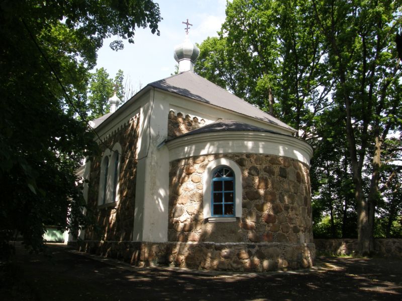 Церковь Успения Пресвятой Богородицы, Маньковичи (Поставский район, Беларусь, Витебская область). общий вид в ландшафте