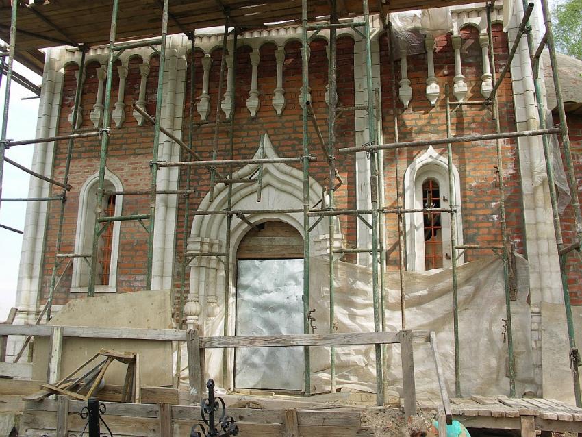 Церковь Воскресения Словущего, Павловская Слобода (Истринский городской округ и ЗАТО Восход, Московская область). документальные фотографии, вход в строящийся храм (западный фасад)