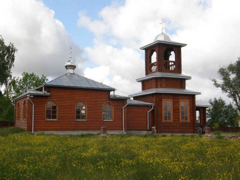 Околово. Церковь Казанской иконы Божией Матери. общий вид в ландшафте