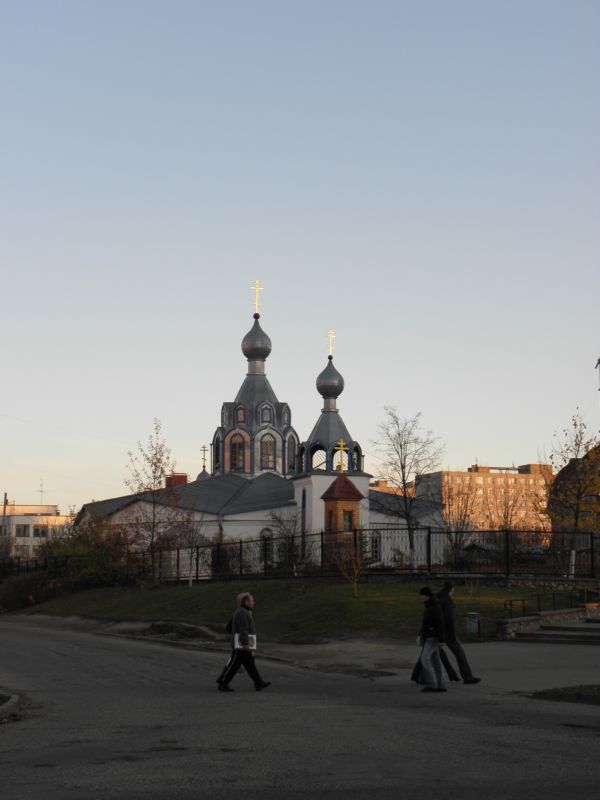 Церковь Успения Пресвятой Богородицы, Молодечно (Молодечненский район, Беларусь, Минская область). общий вид в ландшафте, Рядом со строящимся Успенским Собором
