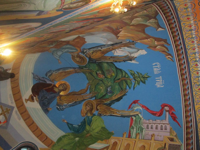 Мядель. Церковь Троицы Живоначальной. интерьер и убранство, роспись в алтаре