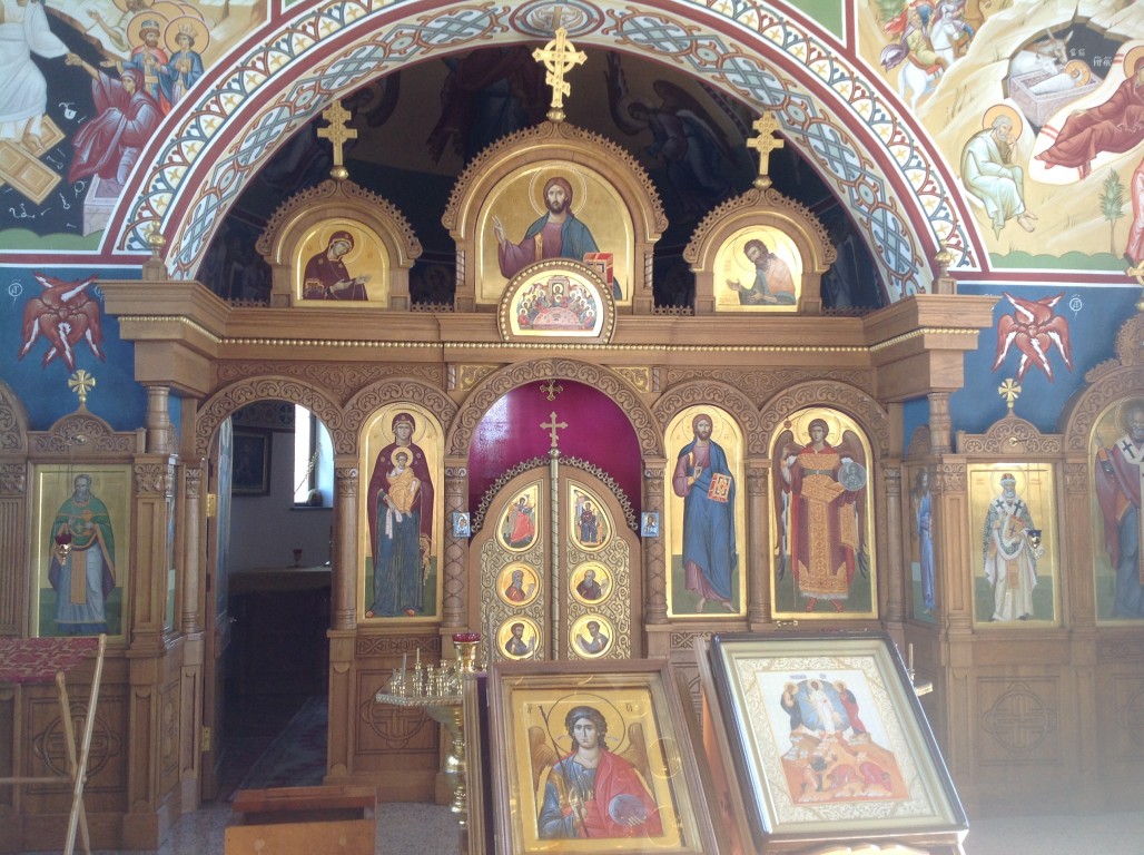 Церковь Михаила Архангела, Налибоки (Столбцовский район, Беларусь, Минская область). интерьер и убранство, Иконостас и роспись верхнего храма