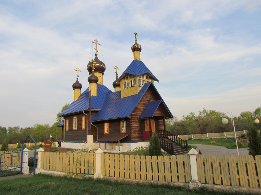 Любань. Церковь Собора Белорусских святых. общий вид в ландшафте
