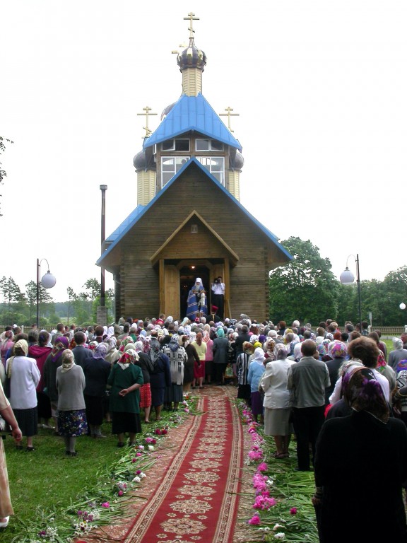 Церковь Собора Белорусских святых, Любань (Вилейский район, Беларусь, Минская область). документальные фотографии, Благословение митрополита Филарета перед освящением храма