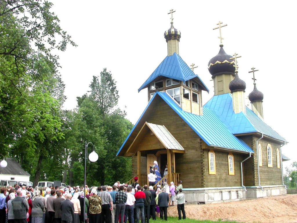 Церковь Собора Белорусских святых, Любань (Вилейский район, Беларусь, Минская область). документальные фотографии, Благословение митрополита Филарета перед освящением храма