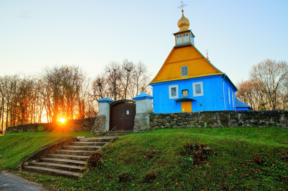 Латыголь. Церковь Николая Чудотворца. общий вид в ландшафте