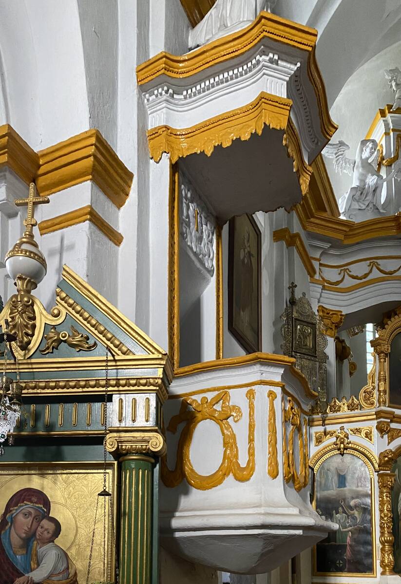 Церковь Троицы Живоначальной, Вольно (Барановичский район, Беларусь, Брестская область). интерьер и убранство, Левая кафедра