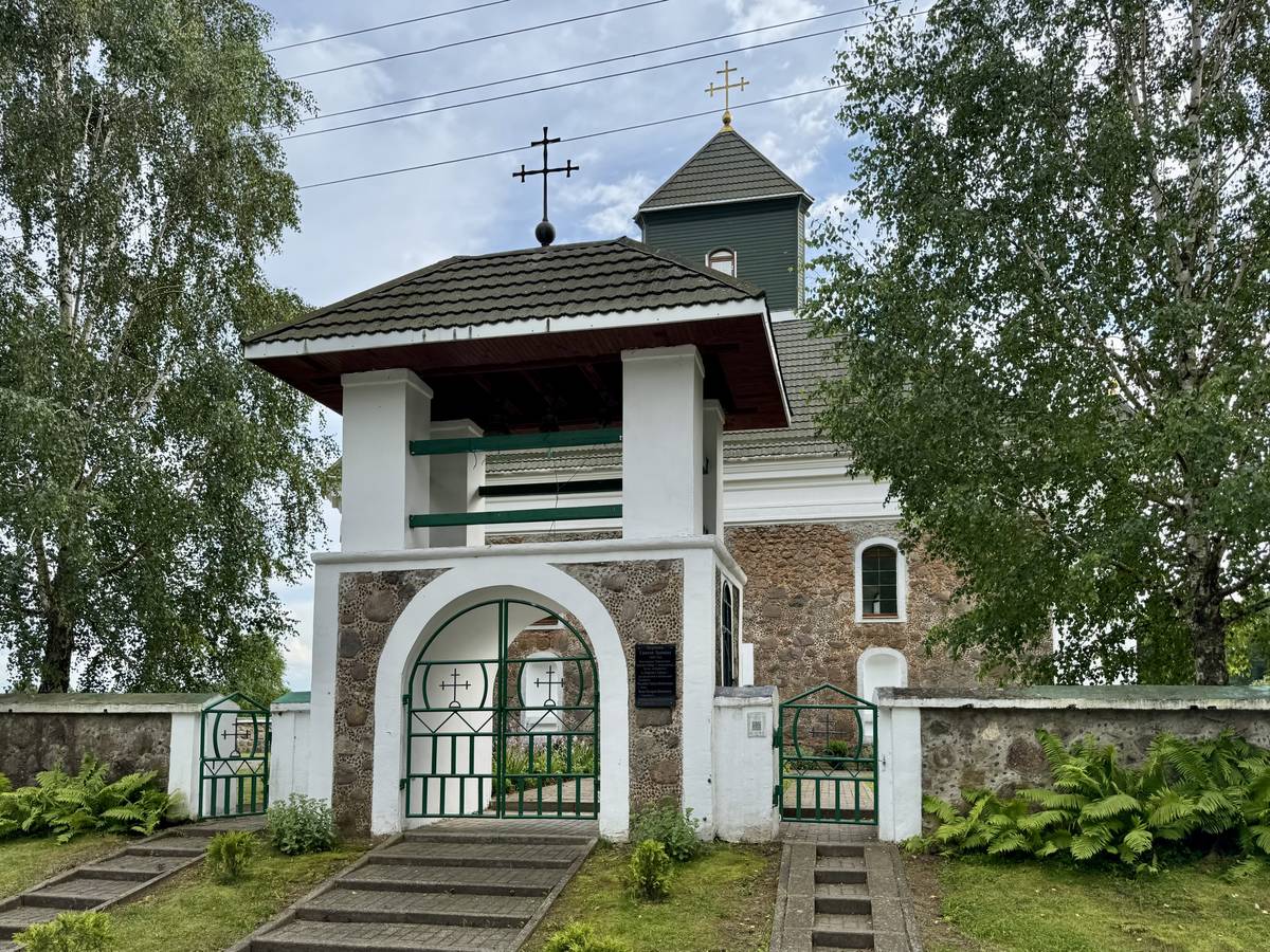 Ворота со звонницей, дополнительная информация. Церковь Троицы Живоначальной, Большая Своротва (Барановичский район, Беларусь, Брестская область)