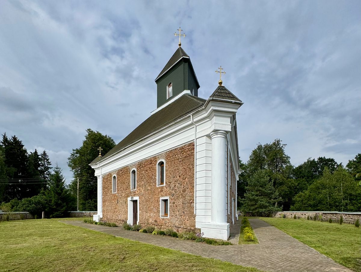 Вид с юга, фасады. Церковь Троицы Живоначальной, Большая Своротва (Барановичский район, Беларусь, Брестская область)