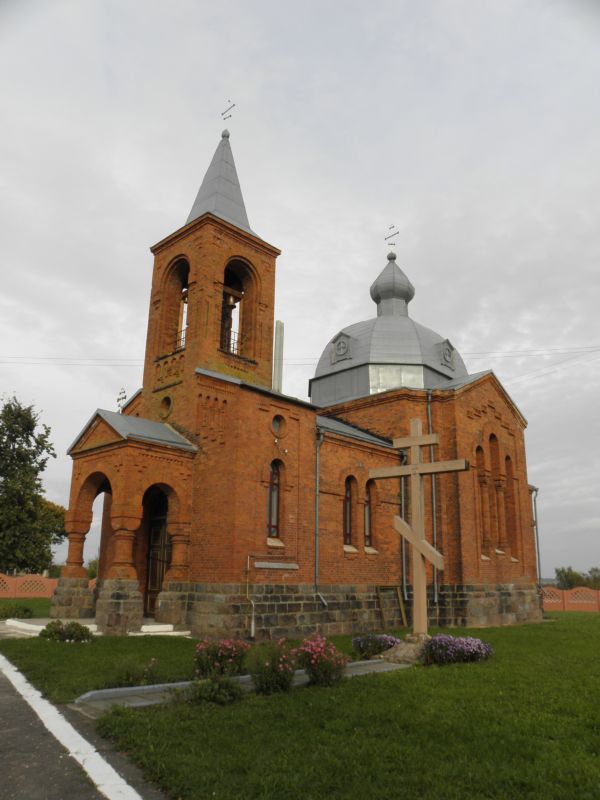 Церковь Воздвижения Креста Господня, Большая Лысица (Несвижский район, Беларусь, Минская область). общий вид в ландшафте