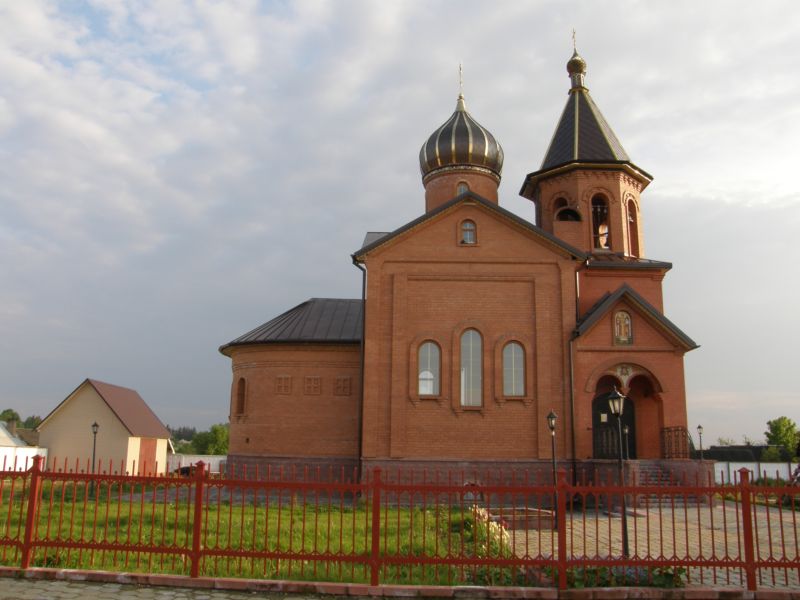 Налибоки. Церковь Михаила Архангела. общий вид в ландшафте