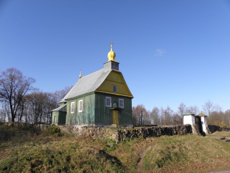 Латыголь. Церковь Николая Чудотворца. общий вид в ландшафте
