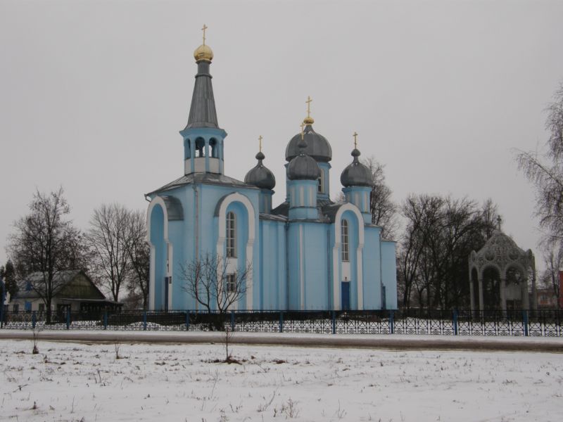 Церковь Успения Пресвятой Богородицы, Красное (Гомельский район, Беларусь, Гомельская область). общий вид в ландшафте