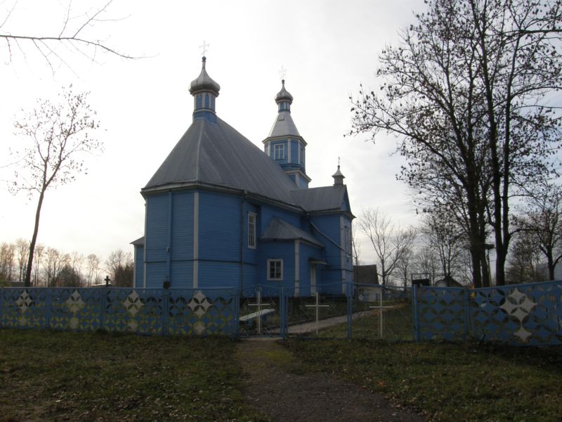 Церковь Успения Пресвятой Богородицы, Лавришево (Новогрудский район, Беларусь, Гродненская область). общий вид в ландшафте