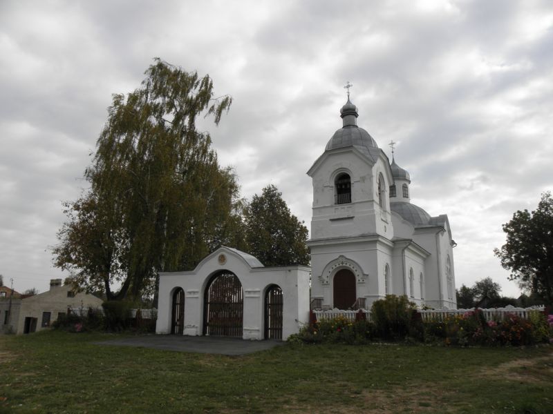 Церковь Успения Пресвятой Богородицы, Люшнево (Барановичский район, Беларусь, Брестская область). общий вид в ландшафте
