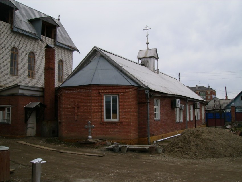 Апшеронск. Церковь Покрова Пресвятой Богородицы. общий вид в ландшафте