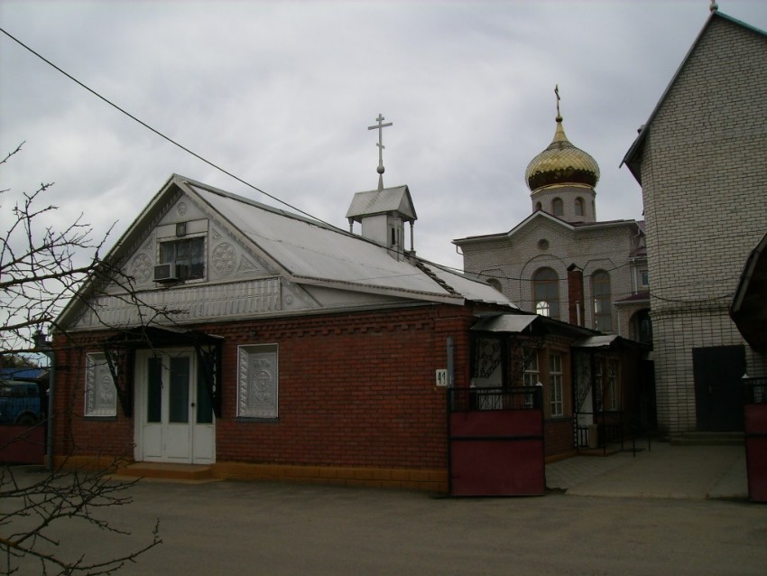 Церковь Покрова Пресвятой Богородицы, Апшеронск (Апшеронский район, Краснодарский край). общий вид в ландшафте