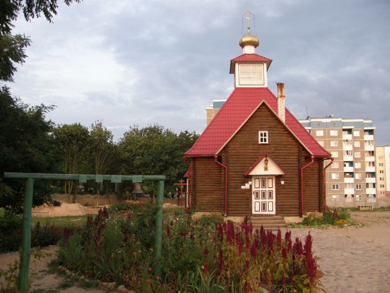 Слоним. Церковь Серафима Жировицкого. общий вид в ландшафте