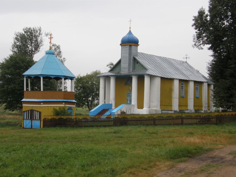 Стародевятковичи. Церковь Параскевы Пятницы. общий вид в ландшафте
