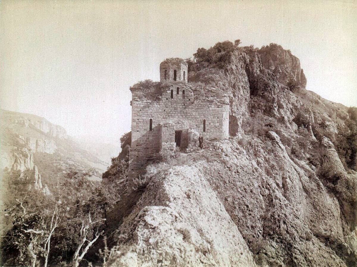 Фото Ермакова Д.И. 1880-х гг. из фондов ГИМ. (ГК № 47310197), архивная фотография. Церковь Георгия Победоносца, Коста Хетагурова им., посёлок (Карачаевский район, Республика Карачаево-Черкесия)