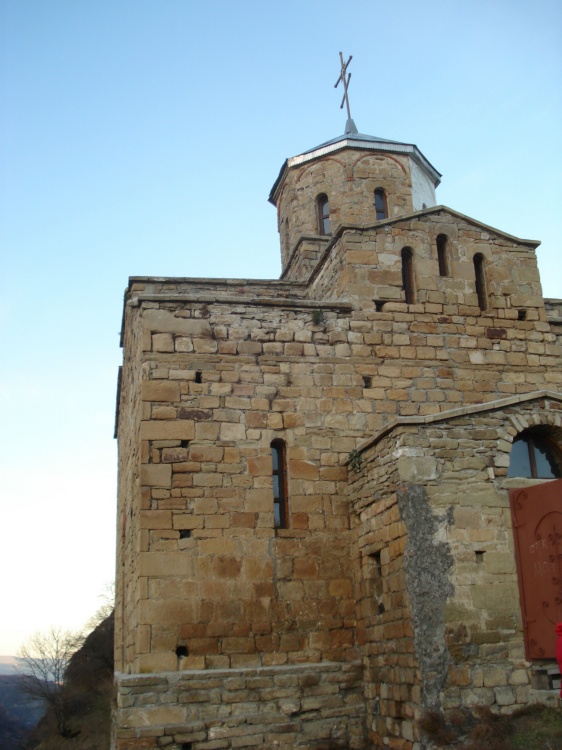 Церковь Георгия Победоносца, Коста Хетагурова им., посёлок (Карачаевский район, Республика Карачаево-Черкесия). фасады