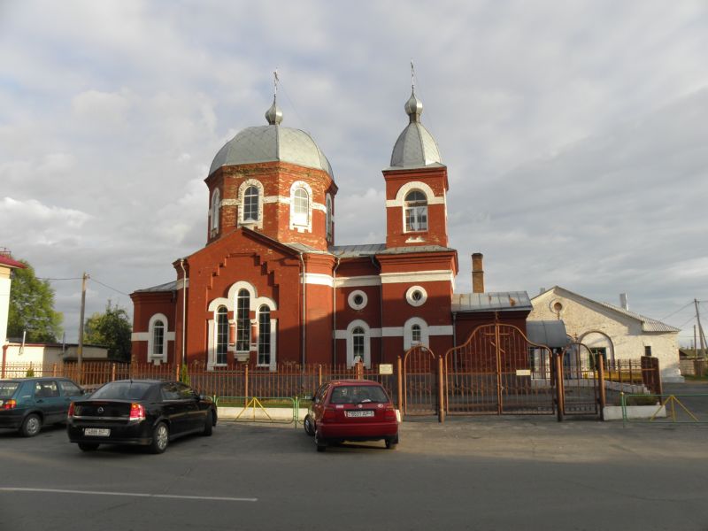 Петриков. Церковь Вознесения Господня. общий вид в ландшафте