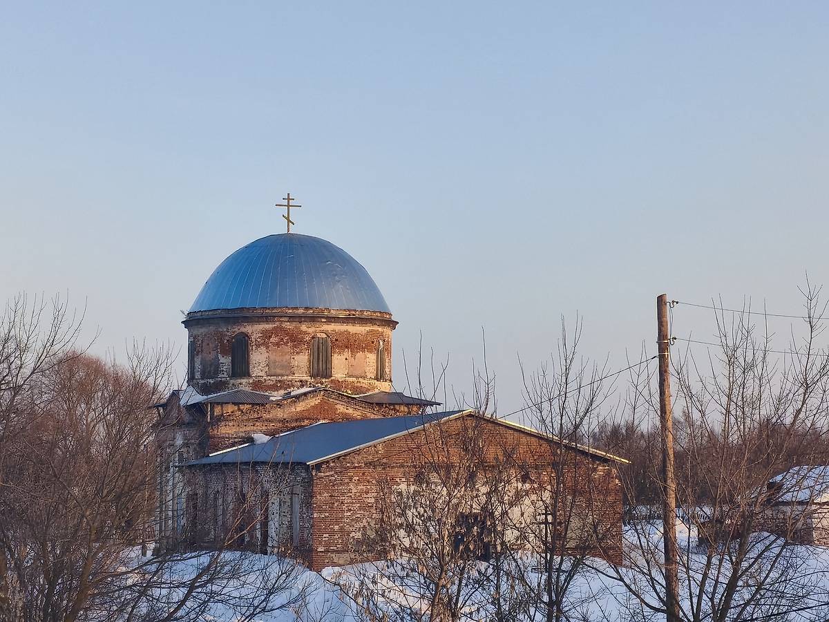 Вид зимой с северо-запада, общий вид в ландшафте. Церковь Покрова Пресвятой Богородицы, Ленинское (Арзамасский район и г. Арзамас, Нижегородская область)
