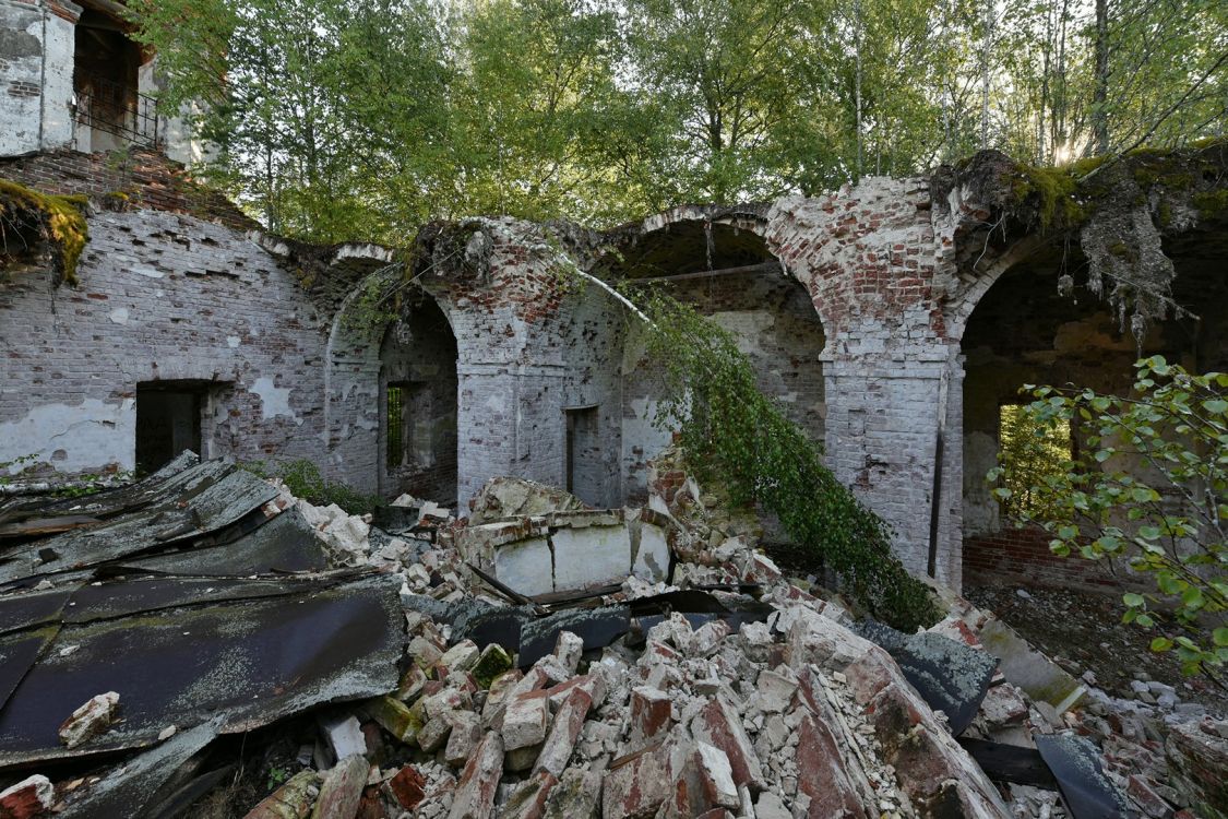 Церковь Спаса Преображения, Спас-Забережье (Максатихинский район, Тверская область). интерьер и убранство, Храм после обрушения ротонды: северо-восточная сторона основного объема