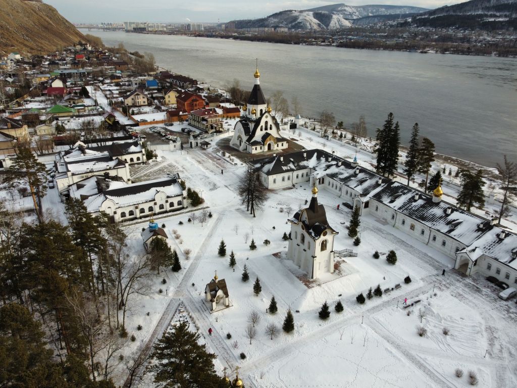 Красноярск. Успенский мужской монастырь. общий вид в ландшафте, Вид с запада