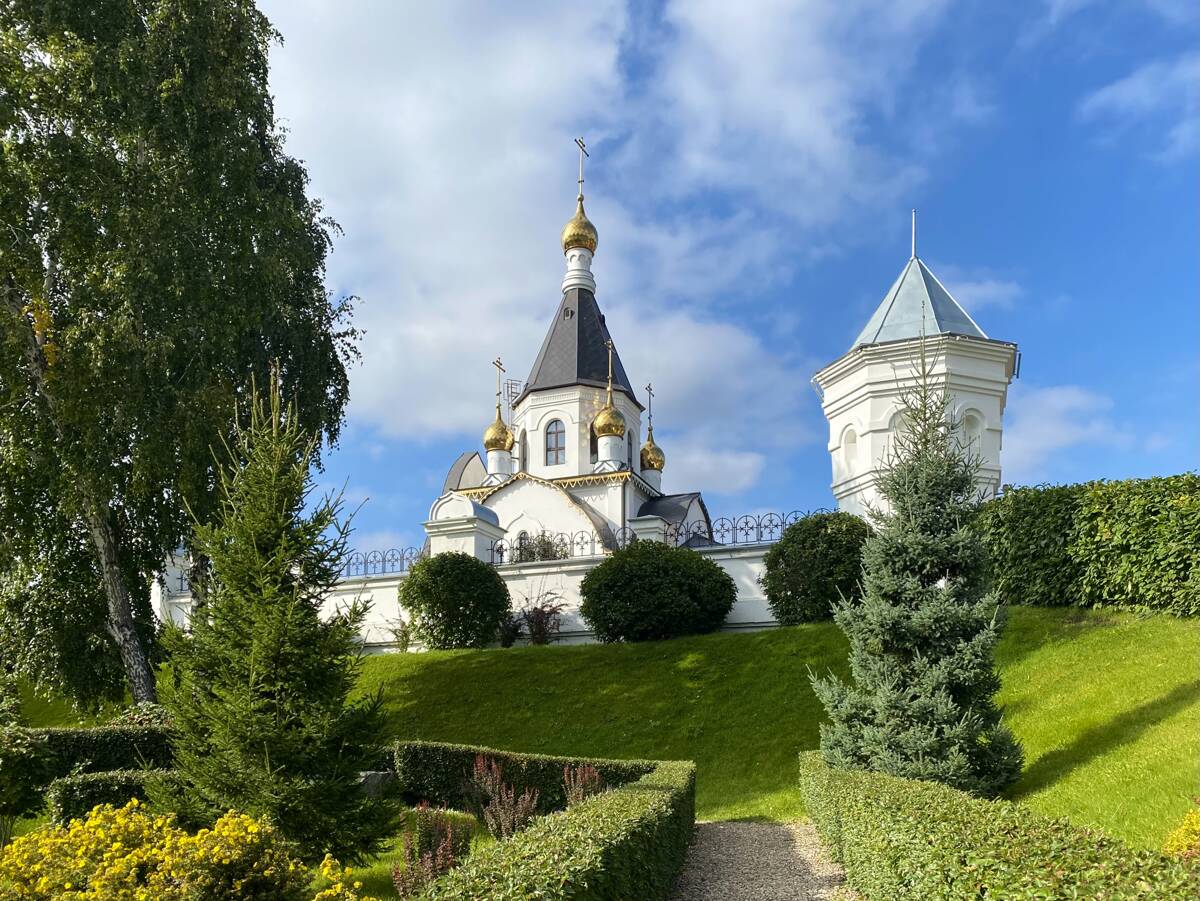 Успенский мужской монастырь, Красноярск (Красноярск, город, Красноярский край). дополнительная информация, Сад на берегу Енисея