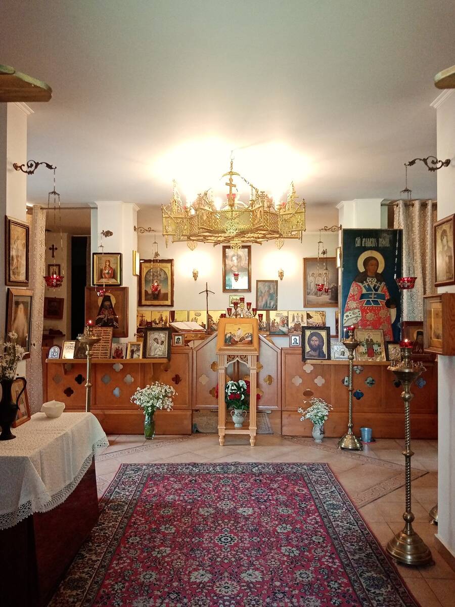 Михаила Архангела, храм-часовня, Дунино (Одинцовский городской округ и ЗАТО Власиха, Краснознаменск, Московская область). интерьер и убранство, Вид на иконостас и алтарь от входа в храм-часовню