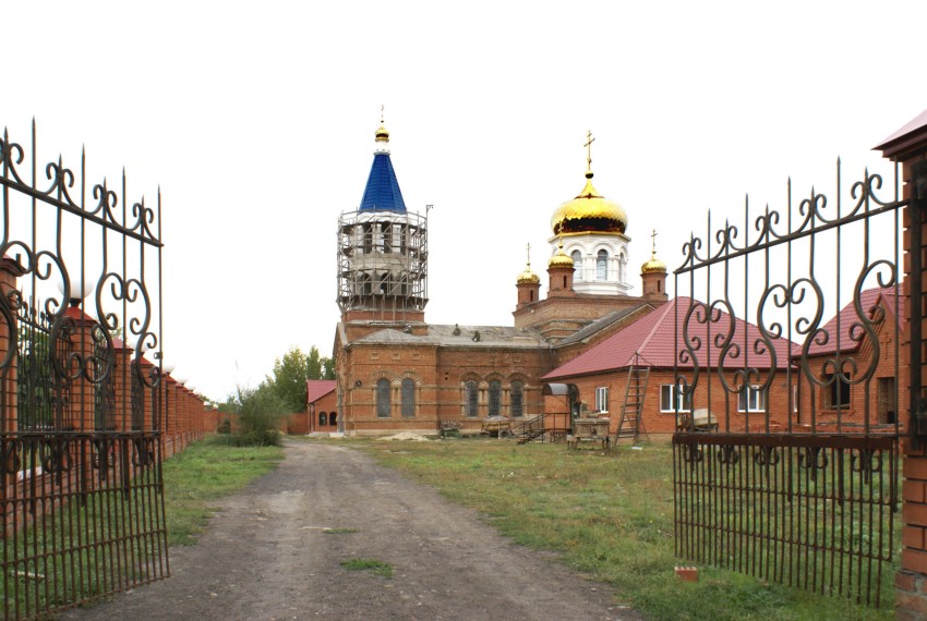 Церковь Рождества Пресвятой Богородицы, Морозовск (Морозовский район, Ростовская область). общий вид в ландшафте