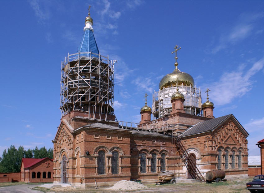 Церковь Рождества Пресвятой Богородицы, Морозовск (Морозовский район, Ростовская область). общий вид в ландшафте