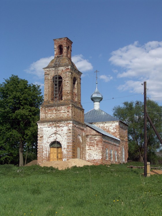 Церковь Смоленской иконы Божией Матери, Ильинское (Нерехтский район, Костромская область). общий вид в ландшафте