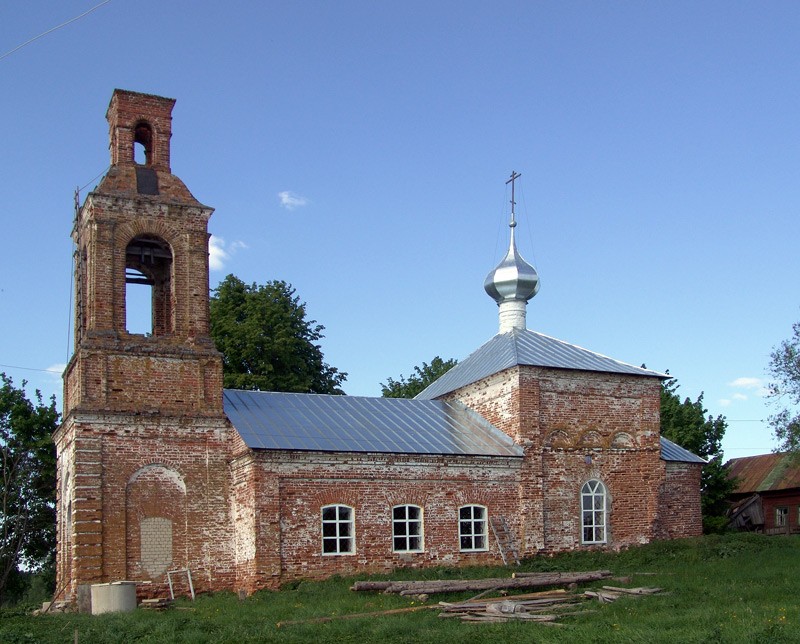 Церковь Смоленской иконы Божией Матери, Ильинское (Нерехтский район, Костромская область). общий вид в ландшафте