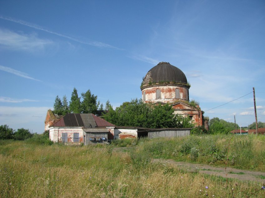 Ленинское. Церковь Покрова Пресвятой Богородицы. общий вид в ландшафте