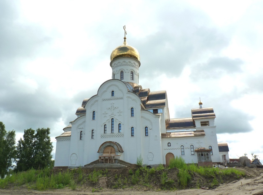 Лесосибирск. Церковь Андрея Первозванного. общий вид в ландшафте